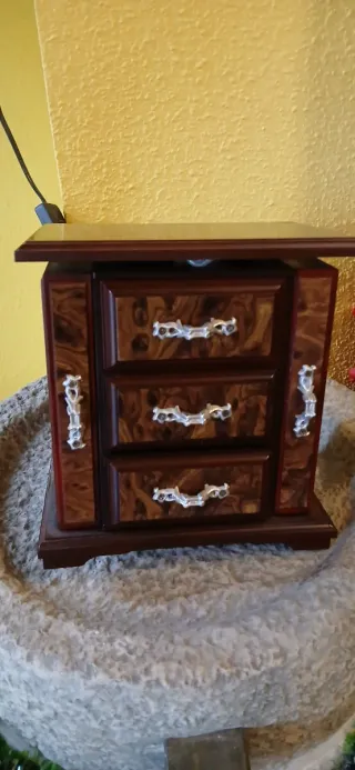 Caja de música joyero madera