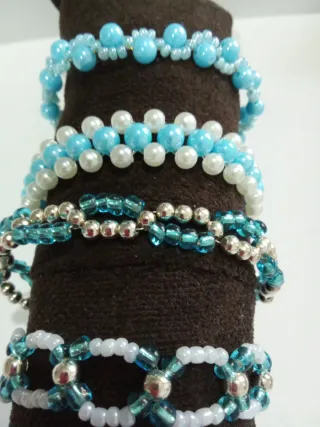 Pulseras de bisutería hechas a mano