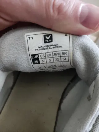 Zapatillas Veja grises y blancas