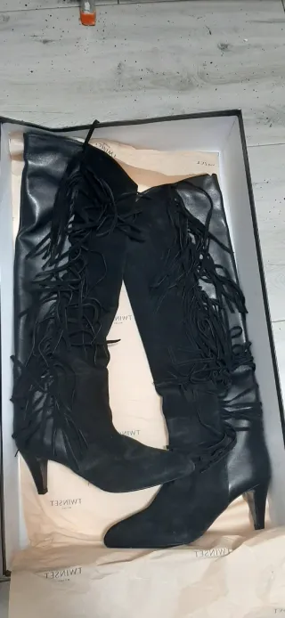 Stivali alti in vera pelle con frange