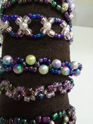 Pulseras de bisutería multicolor