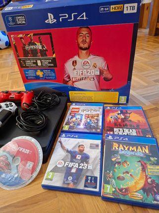 PS4 Slim 1TB con 2 controller e 5 giochi