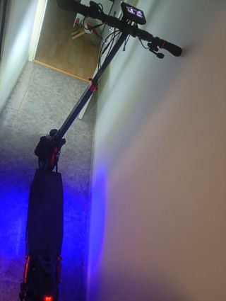 Patinete Eléctrico con Luces LED Azules