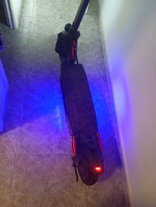 Patinete Eléctrico con Luces LED Azules