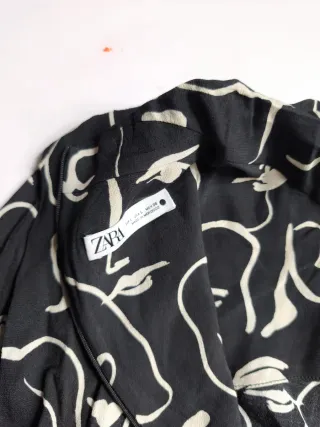 Blusa estampada caras blanco y negro