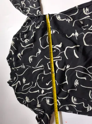 Blusa estampada caras blanco y negro