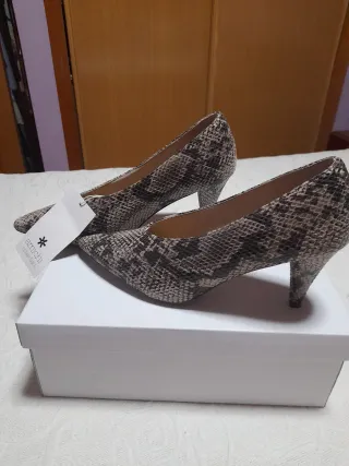 Zapatos de tacón efecto piel de serpiente