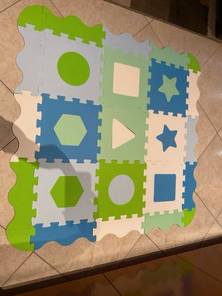 Tappeto puzzle con forme colorate