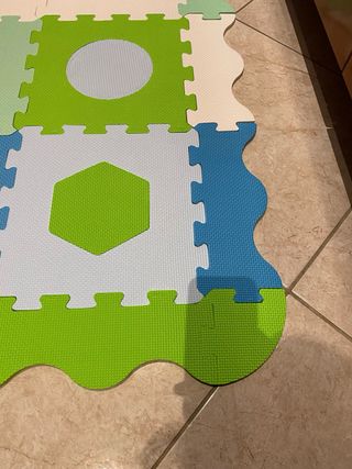 Tappeto puzzle con forme colorate