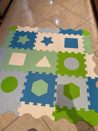 Tappeto puzzle con forme colorate