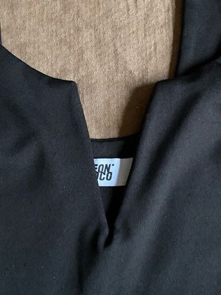 Top Negro Escote Pico Elástico Talla Única