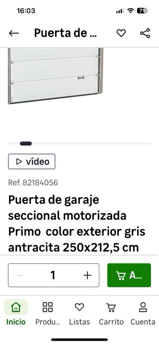 Puerta de garaje blanca con motor