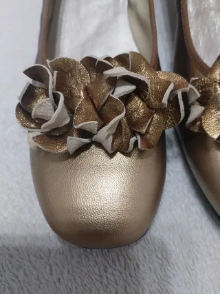 Zapatos piel dorado/bronce con decoración t. 43 44