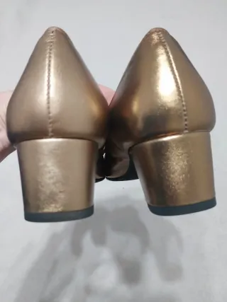 Zapatos piel dorado/bronce con decoración t. 43 44