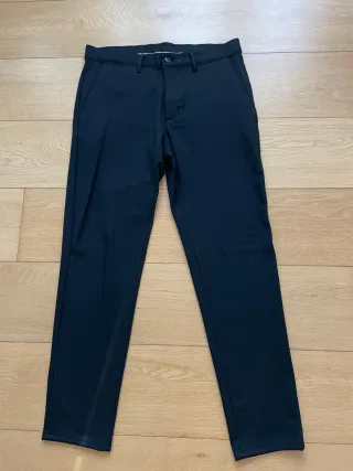 Traje negro chaqueta y pantalón