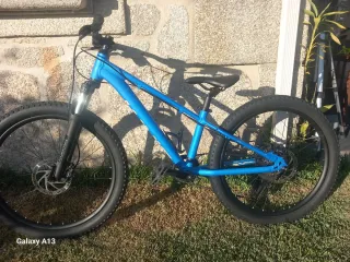 Bicicleta Giant 24 Blu