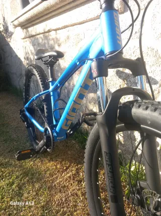 Bicicleta Giant 24 Blu