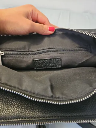 Bandolera #Wearelove negra con doble compartimento