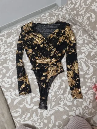 Body negro y dorado manga larga