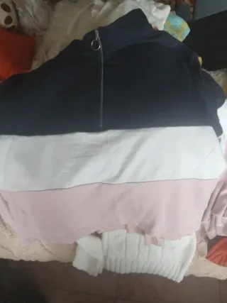 100undsRopa variada: naranja y azul