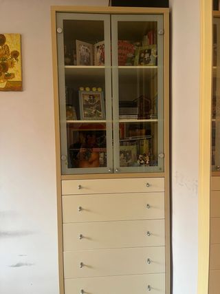 Mueble vitrina con cajones