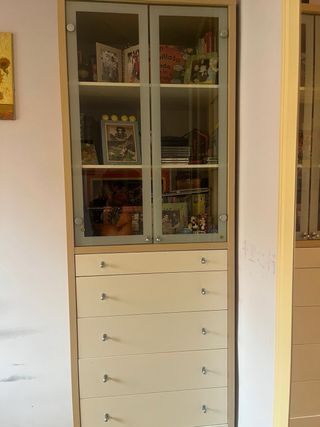 Mueble vitrina con cajones