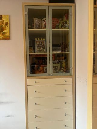 Mueble vitrina con cajones