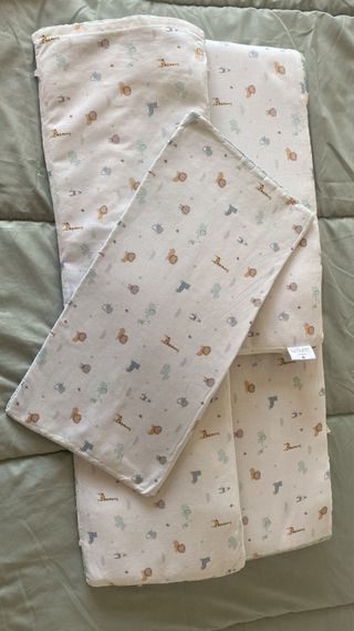 Minicuna bebé blanca con ruedas