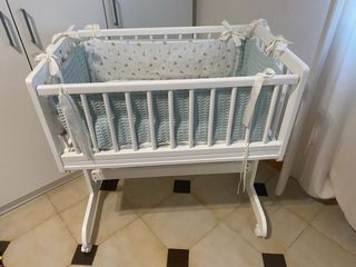 Minicuna bebé blanca con ruedas