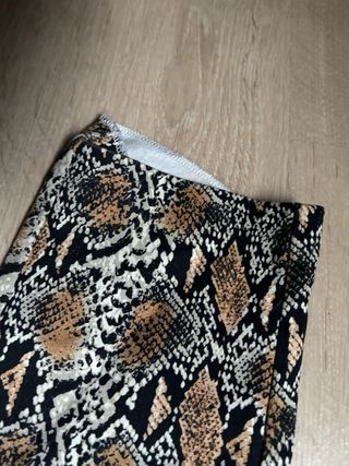 Conjunto Blusa Negra y Pantalón Estampado