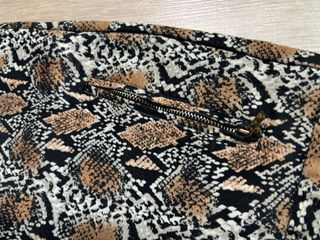 Conjunto Blusa Negra y Pantalón Estampado