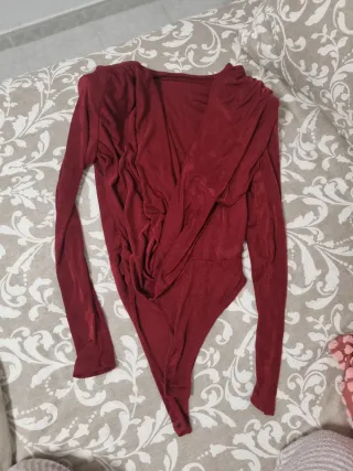 Body burdeos manga larga