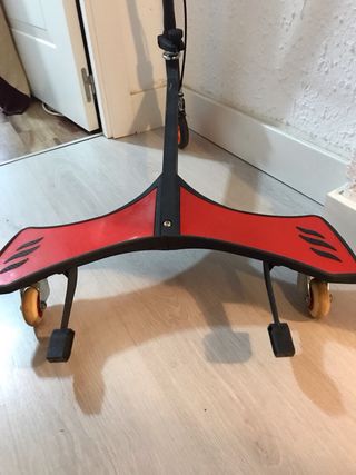 Patinete 3 ruedas rojo y negro