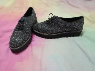 Zapatos negros con glitter plateado
