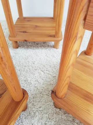 Mesitas de noche de pino melis. Francia 80s.