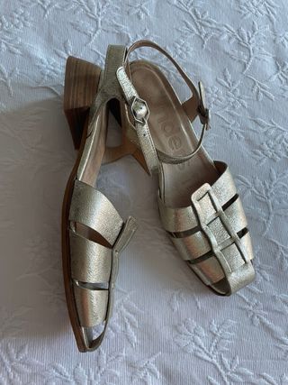 Sandalias cangrejeras piel doradas