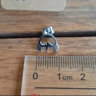 Pendientes acero música