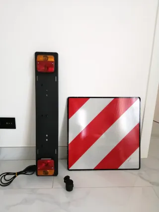 Soporte matrícula y luces traseras/placa V20