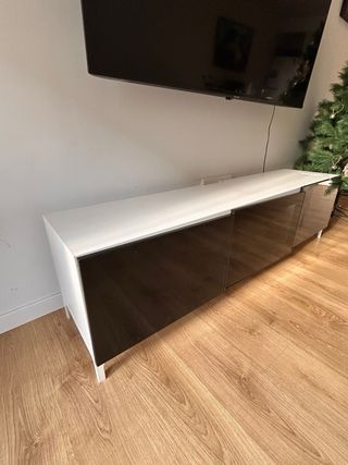 Mueble TV blanco y negro