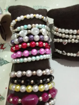 Lote de pulseras perlas y piedras