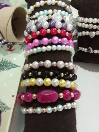 Lote de pulseras perlas y piedras