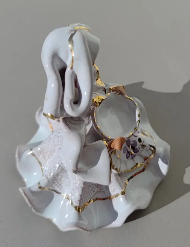 Statuina donna sarda ceramica oro