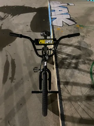 Bicicleta BMX 20" negra