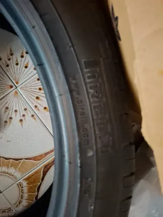 Rueda Pirelli 255/40 R20