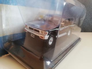 Toyota hilux pickup 1:43