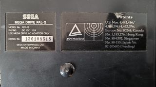 SEGA Mega Drive + 2 Mandos + Sonic 1