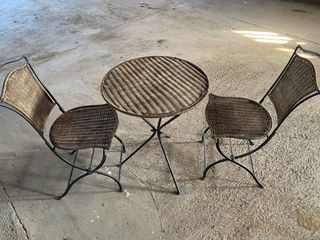 Tavolo e 2 sedie in vimini per terrazzo