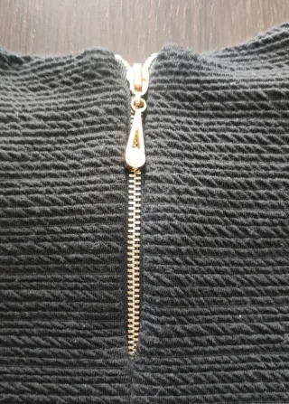 Vestito nero con perline