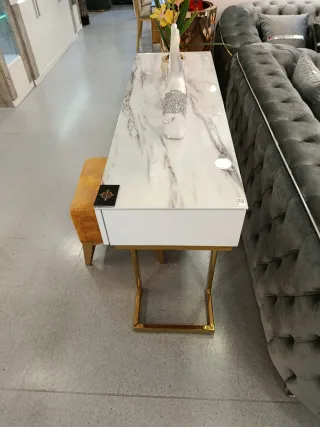 Consola recibidor dorada y blanca