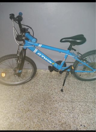 Bicicleta azul B'TWIN